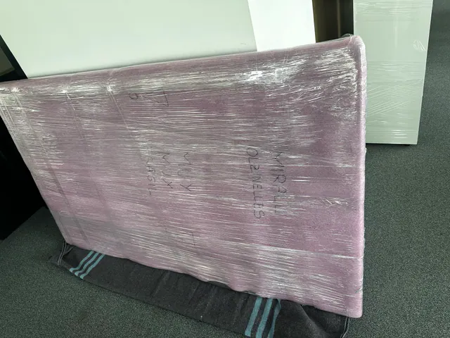 Panel protegido con espuma y film para su transporte